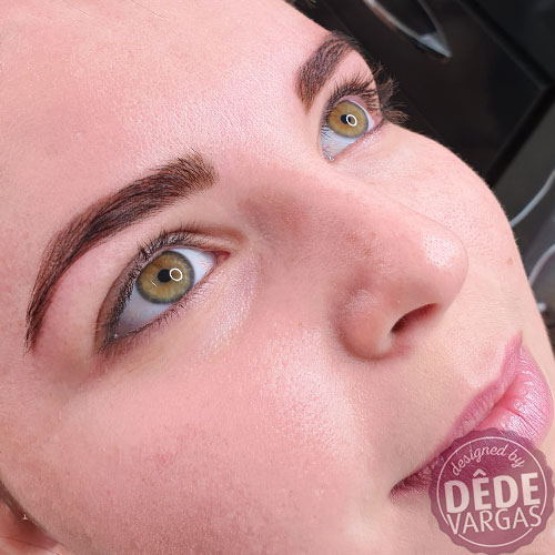 Dêde Vargas - Design de Sobrancelhas