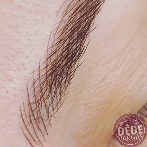 Dêde Vargas - Design de Sobrancelhas - Microblading