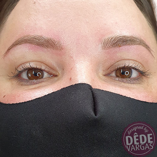Dêde Vargas - Design de Sobrancelhas - Microblading